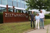  – OPEN MIND und Zeltwanger Maschinenbau pflegen eine gute Partnerschaft. Im Bild von links nach rechts: Wolfgang Pfeiffer (Leiter CAM-Programmierung bei Zeltwanger), Carolin Lang (Marketing OPEN&nbsp;MIND) und Edgar Maier (Außendienstmitarbeiter OPEN&nbsp;MIND) 